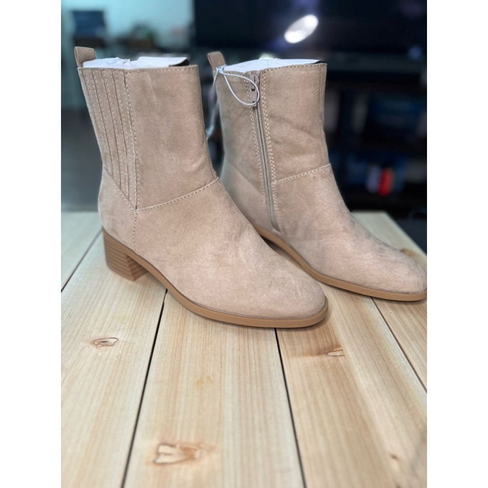 Women's Ashely Low Block Ankle Boots with Memory Foam Insole - Universal Thread™ - Picture 4 of 7